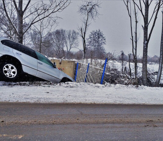 Bilkrock i 30 km/tim som att hoppa från tredje våningen Bilolycka. Foto: Vigan Hajdari. Licens: Pixabay.com