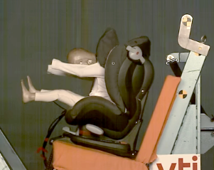 Bilbarnstolen Kidzofix kan vara en dödsfälla Framåtvänd bilbarnstol under krocktest