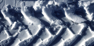 Dubbfria vinterdäck kan kräva dubbel så lång bromssträcka vid snöväglag Vinterdäck. Foto: Stux. Licens: Pixabay.com (free use)