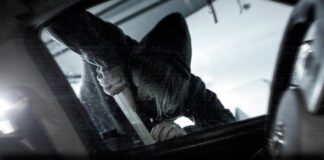 Polisen: Baltikum kan ligga bakom ökande stölder av strålkastare, navigationssystem och airbags Stölder av bildelar ökade 2015