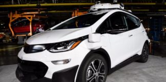 Autonoma bilar – Bilen kör i Borås medan du åker i Gotham City Autonoma bilar - I bild en Chevrolet Bolt EV från GM - Foto: Jose Juarez, Detroit News