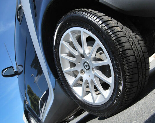 Dags att byta till sommardäck Dags att byta till sommardäck – Foto: Public Domain Pictures. Licens: Pixabay.com, free use