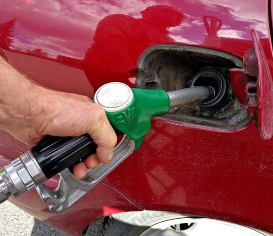 Bränsleransonering införs – Du får tanka för max 280 kr i Australien Bränsletankning